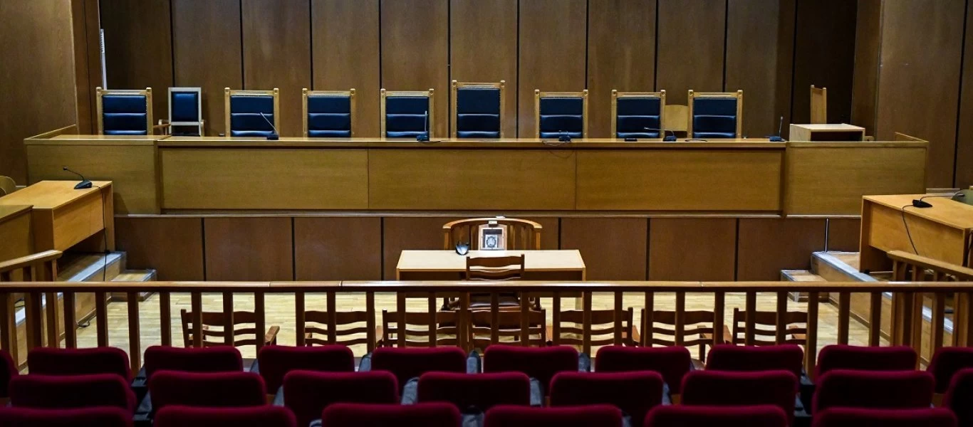 Ένωση Διοικητικών Δικαστών: «Nα ενταχθούν οι δικαστικοί λειτουργοί στις κατά προτεραιότητα εμβολιαζόμενες ομάδες»